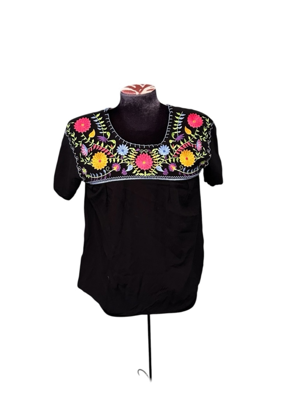 Layerz Women’s Black Embroidered Floral Mexican Peasant Top Size Small